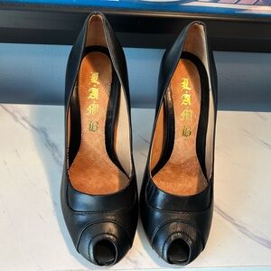 L.a.m.b Vero Cuoio peep toe heels